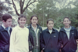 3 AUTOR, alumno, CULTURA PARAGUAYA, FC < 1 CATEGORIA, FJ < 1 CATEGORIA, J.M.Blanch, JESUITAS (OBRAS), Neg Color 35 mm, PARAGUAY, Parroquia Santa Rosa < Parroquias, retrato de grupo, retrato posado 2 SOPORTE ORIGINAL, 3 AUTOR, 4 LUGAR, CULTURA PARAGUAYA, Colegio, EDUCACION FORMAL, Escuela, FC, FJ, J.M.Blanch, JESUITAS (OBRAS), Neg Color 35 mm, PARAGUAY, PERSONA, Parroquia Santa Rosa, Parroquias, Pueblos de las Reducciones, RETRATO, alumno, retrato de grupo, retrato posado