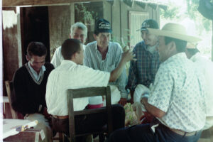 3 AUTOR, agricultura, conversacion, CULTURA PARAGUAYA, FC < 1 CATEGORIA, J.M.Blanch, JESUITAS (OBRAS), Neg Color 35 mm, PARAGUAY, Parroquia Santa María Misiones, reunion, WEB < Pueblos de las Reducciones 2 SOPORTE ORIGINAL, 3 AUTOR, 4 LUGAR, COMUNICACIONES, CULTURA PARAGUAYA, FC, J.M.Blanch, JESUITAS (OBRAS), Neg Color 35 mm, PARAGUAY, Parroquia Santa María Misiones, Parroquias, Pueblos de las Reducciones, TRABAJO, TRABAJO Y ARTESANIA, WEB, agricultura, conversacion, reunion