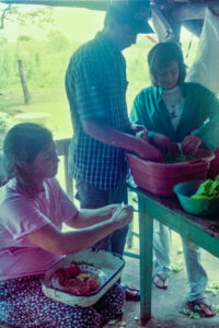 3 AUTOR, campesino < Cultura campesina, cocina < tareas domesticas, CULTURA PARAGUAYA, en agricultura, FC < 1 CATEGORIA, J.M.Blanch, JESUITAS (OBRAS), Neg Color 35 mm, PARAGUAY, Parroquia Santa María Misiones, WEB < Pueblos de las Reducciones 2 SOPORTE ORIGINAL, 3 AUTOR, 4 LUGAR, CULTURA PARAGUAYA, Campesinos, Capacitacion, Cultura campesina, EDUCACION INFORMAL, FC, J.M.Blanch, JESUITAS (OBRAS), Neg Color 35 mm, PARAGUAY, Parroquia Santa María Misiones, Parroquias, Pueblos de las Reducciones, TRABAJO, TRABAJO Y ARTESANIA, Vida campesina, WEB, campesino, cocina, en agricultura, tareas domesticas