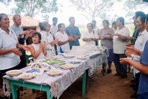 3 AUTOR, campesino < Cultura campesina, cocina < tareas domesticas, CULTURA PARAGUAYA, en agricultura, FC < 1 CATEGORIA, J.M.Blanch, JESUITAS (OBRAS), Neg Color 35 mm, PARAGUAY, Parroquia Santa María Misiones, WEB < Pueblos de las Reducciones 2 SOPORTE ORIGINAL, 3 AUTOR, 4 LUGAR, CULTURA PARAGUAYA, Campesinos, Capacitacion, Cultura campesina, EDUCACION INFORMAL, FC, J.M.Blanch, JESUITAS (OBRAS), Neg Color 35 mm, PARAGUAY, Parroquia Santa María Misiones, Parroquias, Pueblos de las Reducciones, TRABAJO, TRABAJO Y ARTESANIA, Vida campesina, WEB, campesino, cocina, en agricultura, tareas domesticas