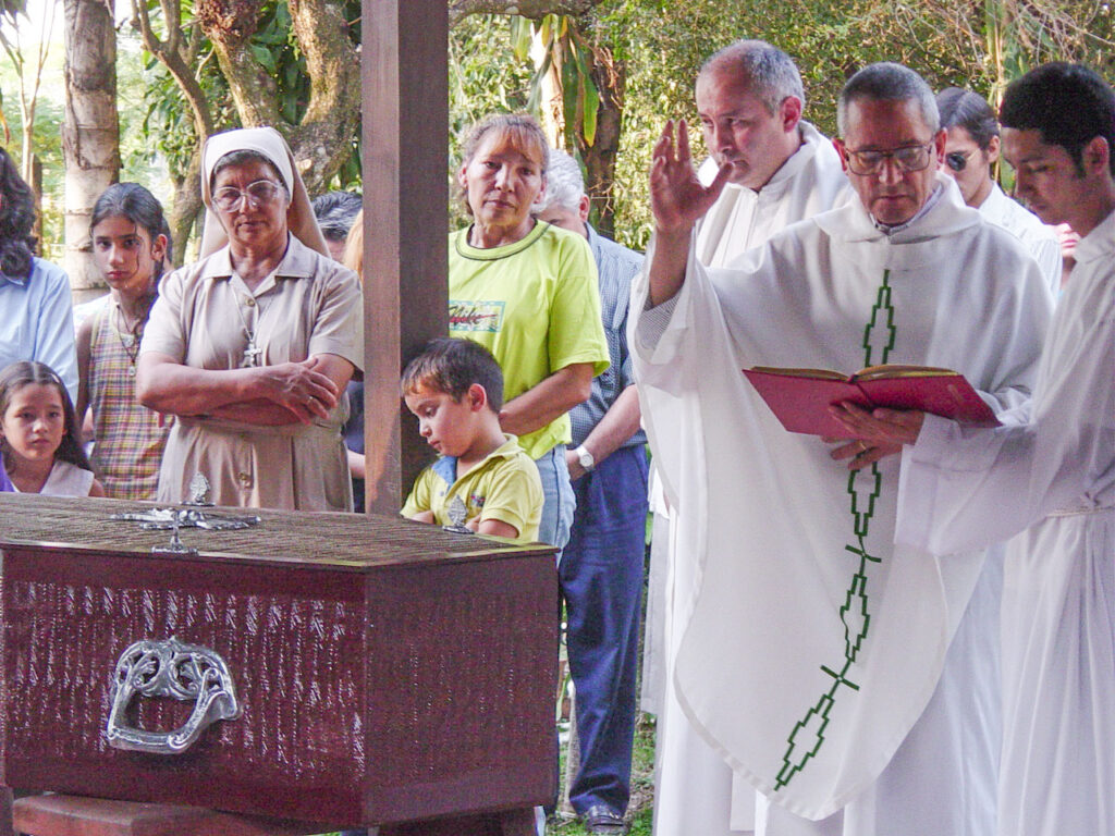 3 AUTOR, CULTURA PARAGUAYA, Digitales, entierro < Cultura campesina, Entierros, FJ < 1 CATEGORIA, J.M.Blanch, JESUITAS (OBRAS), Muerte, PARAGUAY, Personas SJ, Santos Mártires, velorio, WEB < Pueblos de las Reducciones 2 SOPORTE ORIGINAL, 3 AUTOR, 4 LUGAR, CULTURA PARAGUAYA, Campesinos, Cultura campesina, Digitales, Entierros, Eventos de Provincia, FJ, J.M.Blanch, JESUITAS, JESUITAS (OBRAS), Muerte, PARAGUAY, Personas SJ, Provincia Paraguaya, Pueblos de las Reducciones, RELIGION, Santos Mártires, Vida campesina, WEB, entierro, velorio