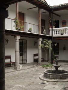 Calles, plazas, iglesias de Quito,