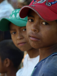 3 AUTOR, curiosidad, Digitales, duda, FI, FU, indigena, INDIGENAS, J.M.Blanch, niño, niños, PARAGUAY, retrato espontaneo, rostro, una persona, WEB < Pueblos de las Reducciones 2 SOPORTE ORIGINAL, 3 AUTOR, 4 LUGAR, CANTIDAD, Digitales, EDAD, FI, FU, INDIGENAS, J.M.Blanch, PARAGUAY, PERSONA, Pueblos de las Reducciones, RETRATO, WEB, _NUEVAS, cara, curiosidad, duda, indigena, niñas, niñez, niño, niños, retrato espontaneo, rostro, una persona