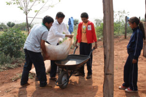 3 AUTOR, agricultura, alumno, campesino < Cultura campesina, Capacitacion, carretilla, CEPAG, Cultura campesina, CULTURA PARAGUAYA, Digitales, en agricultura, FC < 1 CATEGORIA, J.M.Blanch, JESUITAS (OBRAS), PARAGUAY, reforestacion, WEB < Pueblos de las Reducciones 2 SOPORTE ORIGINAL, 3 AUTOR, 4 LUGAR, CEPAG, CULTURA PARAGUAYA, Campesinos, Capacitacion, Colegio, Cultura campesina, Digitales, ECOLOGIA, EDUCACION FORMAL, EDUCACION INFORMAL, Escuela, FC, J.M.Blanch, JESUITAS (OBRAS), Medio de transporte, PARAGUAY, Pueblos de las Reducciones, TRABAJO, TRABAJO Y ARTESANIA, TRANSPORTES CAMINOS y VIAJES, Vida campesina, WEB, agricultura, alumno, campesino, carretilla, en agricultura, reforestacion