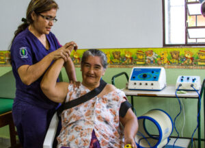 3 AUTOR, anciana, barrio pobre, dialisis, Digitales, dispensario, Fe y Alegria, Fe y Alegría < JESUITAS (OBRAS), FU, J.M.Blanch, JESUITAS (OBRAS), mujeres, PARAGUAY, rehabilitcion, WEB < Pueblos de las Reducciones 2 SOPORTE ORIGINAL, 3 AUTOR, 4 LUGAR, Centros, Digitales, EDAD, EDUCACION FORMAL, FU, Fe y Alegria, Fe y Alegría, J.M.Blanch, JESUITAS (OBRAS), MEDICINA SALUD ENFEMEDAD, PARAGUAY, PERSONA, Pueblos de las Reducciones, WEB, _NUEVAS, adulto mayor, anciana, barrio pobre, dialisis, dispensario, mujeres, rehabilitcion, vieja, viejo