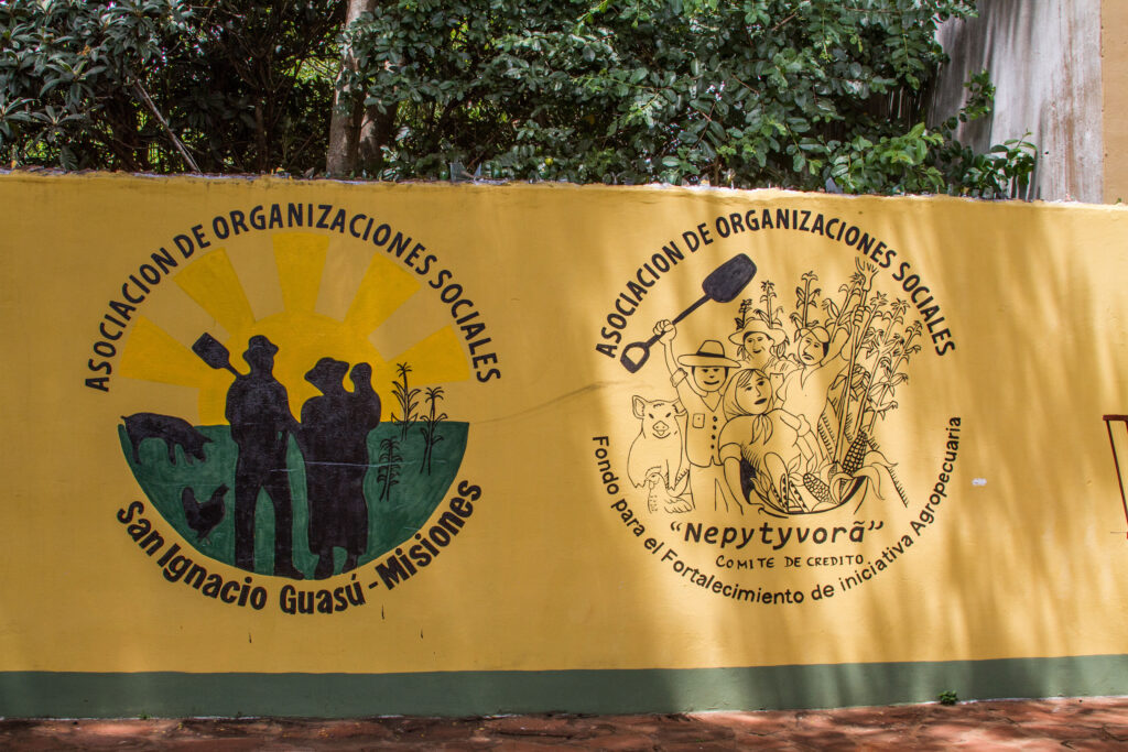 3 AUTOR, Asentamiento 3 de Noviembre, CEPAG, Cultura campesina, CULTURA PARAGUAYA, Digitales, FC, J.M.Blanch, JESUITAS (OBRAS), mural, PARAGUAY, WEB 2 SOPORTE ORIGINAL, 3 AUTOR, 4 LUGAR, ARTE, Asentamiento 3 de Noviembre, CEPAG, CULTURA PARAGUAYA, Campesinos, Cultura campesina, Digitales, FC, J.M.Blanch, JESUITAS (OBRAS), PARAGUAY, Pintura, Pueblos de las Reducciones, Vida campesina, WEB, mural