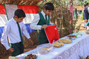 agricultura, Centro Educativo Santa María de la Providencia de Fe y Alegria, chico, Comida tipica, FC < 1 CATEGORIA, Fe y Alegria, feria, J.M.Blanch, niñez, niño 3 AUTOR, CULTURA PARAGUAYA, Centro Educativo Santa María de la Providencia de Fe y Alegria, Centros, Comida tipica, EDAD, EDUCACION FORMAL, FC, FIESTAS Y CELEBRACIONES, Fe y Alegria, J.M.Blanch, PERSONA, Pueblos de las Reducciones, TRABAJO, TRABAJO Y ARTESANIA, _NUEVAS, agricultura, chico, feria, fiesta civil, joven, niñez, niño