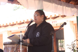 agricultura, Centro Educativo Santa María de la Providencia de Fe y Alegria, FC < 1 CATEGORIA, Fe y Alegria, feria, J.M.Blanch, mujer < adulto 3 AUTOR, Centro Educativo Santa María de la Providencia de Fe y Alegria, Centros, EDAD, EDUCACION FORMAL, FC, FIESTAS Y CELEBRACIONES, Fe y Alegria, J.M.Blanch, PERSONA, Pueblos de las Reducciones, TRABAJO, TRABAJO Y ARTESANIA, _NUEVAS, adulto, agricultura, feria, fiesta civil, mujer