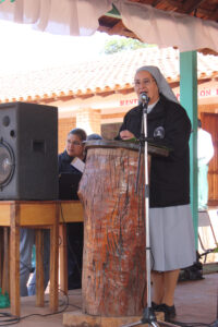 agricultura, Centro Educativo Santa María de la Providencia de Fe y Alegria, FC < 1 CATEGORIA, Fe y Alegria, feria, J.M.Blanch, mujer < adulto 3 AUTOR, Centro Educativo Santa María de la Providencia de Fe y Alegria, Centros, EDAD, EDUCACION FORMAL, FC, FIESTAS Y CELEBRACIONES, Fe y Alegria, J.M.Blanch, PERSONA, Pueblos de las Reducciones, TRABAJO, TRABAJO Y ARTESANIA, _NUEVAS, adulto, agricultura, feria, fiesta civil, mujer