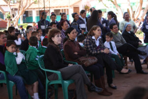 agricultura, Centro Educativo Santa María de la Providencia de Fe y Alegria, FC < 1 CATEGORIA, Fe y Alegria, feria, J.M.Blanch, niñez 3 AUTOR, Centro Educativo Santa María de la Providencia de Fe y Alegria, Centros, EDAD, EDUCACION FORMAL, FC, FIESTAS Y CELEBRACIONES, Fe y Alegria, J.M.Blanch, PERSONA, Pueblos de las Reducciones, TRABAJO, TRABAJO Y ARTESANIA, _NUEVAS, agricultura, feria, fiesta civil, niñez