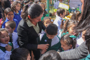 agricultura, Centro Educativo Santa María de la Providencia de Fe y Alegria, FC < 1 CATEGORIA, Fe y Alegria, feria, J.M.Blanch, niñez 3 AUTOR, Centro Educativo Santa María de la Providencia de Fe y Alegria, Centros, EDAD, EDUCACION FORMAL, FC, FIESTAS Y CELEBRACIONES, Fe y Alegria, J.M.Blanch, PERSONA, Pueblos de las Reducciones, TRABAJO, TRABAJO Y ARTESANIA, _NUEVAS, agricultura, feria, fiesta civil, niñez