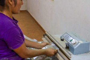 3 AUTOR, CEPAG, Comida tipica, CULTURA PARAGUAYA, Digitales, FC, J.M.Blanch, JESUITAS (OBRAS), mate, mujer, mujeres, PARAGUAY, Tava'i yerba mate, WEB, yerba mate 2 SOPORTE ORIGINAL, 3 AUTOR, 4 LUGAR, CEPAG, CULTURA PARAGUAYA, Campesinos, Comida tipica, Cultura campesina, Digitales, EDAD, FC, J.M.Blanch, JESUITAS (OBRAS), PARAGUAY, PERSONA, Productos agricolas, Pueblos de las Reducciones, TRABAJO, TRABAJO Y ARTESANIA, Tava'i yerba mate, Vida campesina, WEB, _NUEVAS, adulto, agricultura, mate, mujer, mujeres, yerba mate