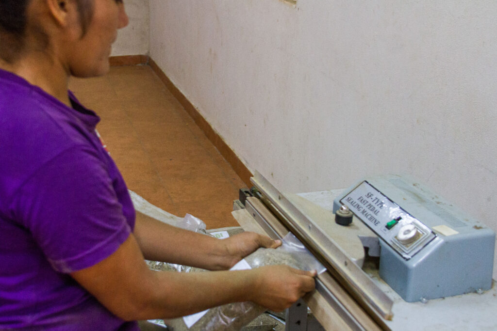 3 AUTOR, CEPAG, Comida tipica, CULTURA PARAGUAYA, Digitales, FC, J.M.Blanch, JESUITAS (OBRAS), mate, mujer, mujeres, PARAGUAY, Tava'i yerba mate, WEB, yerba mate 2 SOPORTE ORIGINAL, 3 AUTOR, 4 LUGAR, CEPAG, CULTURA PARAGUAYA, Campesinos, Comida tipica, Cultura campesina, Digitales, EDAD, FC, J.M.Blanch, JESUITAS (OBRAS), PARAGUAY, PERSONA, Productos agricolas, Pueblos de las Reducciones, TRABAJO, TRABAJO Y ARTESANIA, Tava'i yerba mate, Vida campesina, WEB, _NUEVAS, adulto, agricultura, mate, mujer, mujeres, yerba mate