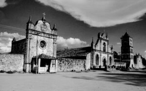 AECID, BOLIVIA, fachada < romanico, FO, Iglesia, Neg BN, para la web, Reducciones 4 Bolivia, RELIGION 2 SOPORTE ORIGINAL, 4 LUGAR, AECID, ARQUITECTURA, BN, BOLIVIA, EN EL CATÁLOGO GENERAL, Edificios, Edificios Historicos, FO, Iglesia, Neg BN, Pueblos de las Reducciones, REDUCCIONES JESUITICAS, RELIGION, Reducciones 4 Bolivia, fachada, para la web, romanico, templo