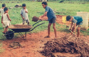 3 AUTOR, construccion, Escuela Oñondive, Fe y Alegría < JESUITAS (OBRAS), FJ < 1 CATEGORIA, J.M.Blanch, JESUITAS (OBRAS), Neg Color 35 mm, proyecto de viviendas, WEB < Pueblos de las Reducciones 2 SOPORTE ORIGINAL, 3 AUTOR, Escuela Oñondive, FJ, Fe y Alegría, J.M.Blanch, JESUITAS (OBRAS), Neg Color 35 mm, Pueblos de las Reducciones, TRABAJO, TRABAJO Y ARTESANIA, WEB, construccion, proyecto de viviendas