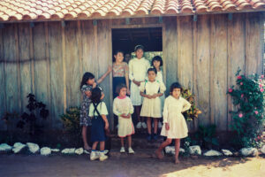 3 AUTOR, alumno, escuela, Fe y Alegria, Fe y Alegría < JESUITAS (OBRAS), J.M.Blanch, JESUITAS (OBRAS), Neg Color 35 mm, niño, retrato de grupo, WEB < Pueblos de las Reducciones 2 SOPORTE ORIGINAL, 3 AUTOR, ARQUITECTURA, Centros, Colegio, EDAD, EDUCACION FORMAL, Edificios, Edificios publicos, Escuela, Fe y Alegria, Fe y Alegría, J.M.Blanch, JESUITAS (OBRAS), Neg Color 35 mm, PERSONA, Pueblos de las Reducciones, RETRATO, WEB, alumno, colegio, escuela, niñez, niño, retrato de grupo