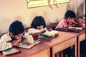 3 AUTOR, Fe y Alegria, Fe y Alegría < JESUITAS (OBRAS), J.M.Blanch, JESUITAS (OBRAS), Neg Color 35 mm, niño, WEB < Pueblos de las Reducciones 2 SOPORTE ORIGINAL, 3 AUTOR, Centros, EDAD, EDUCACION FORMAL, Fe y Alegria, Fe y Alegría, J.M.Blanch, JESUITAS (OBRAS), Neg Color 35 mm, PERSONA, Pueblos de las Reducciones, WEB, niñez, niño