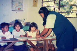 3 AUTOR, alumno, escuela, Fe y Alegria, Fe y Alegría < JESUITAS (OBRAS), J.M.Blanch, JESUITAS (OBRAS), Neg Color 35 mm, retrato de grupo, WEB < Pueblos de las Reducciones 2 SOPORTE ORIGINAL, 3 AUTOR, ARQUITECTURA, Centros, Colegio, EDUCACION FORMAL, Edificios, Edificios publicos, Escuela, Fe y Alegria, Fe y Alegría, J.M.Blanch, JESUITAS (OBRAS), Neg Color 35 mm, PERSONA, Pueblos de las Reducciones, RETRATO, WEB, alumno, colegio, escuela, retrato de grupo