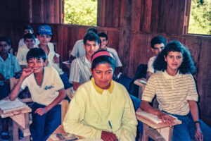 3 AUTOR, alumno, escuela, Fe y Alegria, Fe y Alegría < JESUITAS (OBRAS), J.M.Blanch, JESUITAS (OBRAS), Neg Color 35 mm, retrato de grupo, WEB < Pueblos de las Reducciones 2 SOPORTE ORIGINAL, 3 AUTOR, ARQUITECTURA, Centros, Colegio, EDUCACION FORMAL, Edificios, Edificios publicos, Escuela, Fe y Alegria, Fe y Alegría, J.M.Blanch, JESUITAS (OBRAS), Neg Color 35 mm, PERSONA, Pueblos de las Reducciones, RETRATO, WEB, alumno, colegio, escuela, retrato de grupo