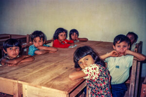 3 AUTOR, Camba rembe (Esc. de San Pedro), Fe y Alegría < JESUITAS (OBRAS), FJ < 1 CATEGORIA, J.M.Blanch, JESUITAS (OBRAS), Neg Color 35 mm, niño, retrato de grupo, WEB < Pueblos de las Reducciones 2 SOPORTE ORIGINAL, 3 AUTOR, Camba rembe (Esc. de San Pedro), EDAD, FJ, Fe y Alegría, J.M.Blanch, JESUITAS (OBRAS), Neg Color 35 mm, PERSONA, Pueblos de las Reducciones, RETRATO, WEB, niñez, niño, retrato de grupo