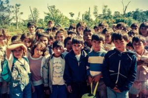 3 AUTOR, Camba rembe (Esc. de San Pedro), Fe y Alegría < JESUITAS (OBRAS), FJ < 1 CATEGORIA, J.M.Blanch, JESUITAS (OBRAS), Neg Color 35 mm, niño, retrato de grupo, WEB < Pueblos de las Reducciones 2 SOPORTE ORIGINAL, 3 AUTOR, Camba rembe (Esc. de San Pedro), EDAD, FJ, Fe y Alegría, J.M.Blanch, JESUITAS (OBRAS), Neg Color 35 mm, PERSONA, Pueblos de las Reducciones, RETRATO, WEB, niñez, niño, retrato de grupo