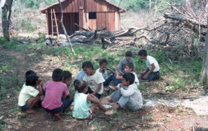 3 AUTOR, alumno, Camba rembe (Esc. de San Pedro), clase, escuela, Fe y Alegria, Fe y Alegría < JESUITAS (OBRAS), J.M.Blanch, JESUITAS (OBRAS), WEB < Pueblos de las Reducciones 3 AUTOR, ARQUITECTURA, Camba rembe (Esc. de San Pedro), Centros, Colegio, EDUCACION FORMAL, Edificios, Edificios publicos, Escuela, Fe y Alegria, Fe y Alegría, J.M.Blanch, JESUITAS (OBRAS), Pueblos de las Reducciones, WEB, alumno, clase, colegio, escuela