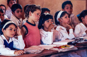 3 AUTOR, alumno, Camba rembe (Esc. de San Pedro), clase, concentracion, Fe y Alegria, Fe y Alegría < JESUITAS (OBRAS), grupo, J.M.Blanch, JESUITAS (OBRAS), Neg Color 35 mm, retrato espontaneo, WEB < Pueblos de las Reducciones 2 SOPORTE ORIGINAL, 3 AUTOR, CANTIDAD, Camba rembe (Esc. de San Pedro), Centros, Colegio, EDUCACION FORMAL, Escuela, Fe y Alegria, Fe y Alegría, J.M.Blanch, JESUITAS (OBRAS), Neg Color 35 mm, PERSONA, Pueblos de las Reducciones, RETRATO, WEB, alumno, clase, concentracion, grupo, retrato espontaneo