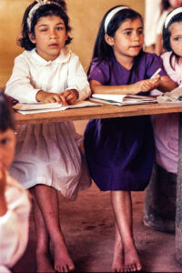 3 AUTOR, alumno, Camba rembe (Esc. de San Pedro), clase, concentracion, Fe y Alegria, Fe y Alegría < JESUITAS (OBRAS), grupo, J.M.Blanch, JESUITAS (OBRAS), Neg Color 35 mm, retrato espontaneo, WEB < Pueblos de las Reducciones 2 SOPORTE ORIGINAL, 3 AUTOR, CANTIDAD, Camba rembe (Esc. de San Pedro), Centros, Colegio, EDUCACION FORMAL, Escuela, Fe y Alegria, Fe y Alegría, J.M.Blanch, JESUITAS (OBRAS), Neg Color 35 mm, PERSONA, Pueblos de las Reducciones, RETRATO, WEB, alumno, clase, concentracion, grupo, retrato espontaneo