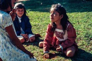 3 AUTOR, alumno, Camba rembe (Esc. de San Pedro), clase, concentracion, Fe y Alegria, Fe y Alegría < JESUITAS (OBRAS), grupo, J.M.Blanch, JESUITAS (OBRAS), Neg Color 35 mm, retrato espontaneo, WEB < Pueblos de las Reducciones 2 SOPORTE ORIGINAL, 3 AUTOR, CANTIDAD, Camba rembe (Esc. de San Pedro), Centros, Colegio, EDUCACION FORMAL, Escuela, Fe y Alegria, Fe y Alegría, J.M.Blanch, JESUITAS (OBRAS), Neg Color 35 mm, PERSONA, Pueblos de las Reducciones, RETRATO, WEB, alumno, clase, concentracion, grupo, retrato espontaneo