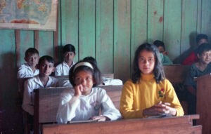 3 AUTOR, alumno, Camba rembe (Esc. de San Pedro), clase, concentracion, Fe y Alegria, Fe y Alegría < JESUITAS (OBRAS), grupo, J.M.Blanch, JESUITAS (OBRAS), Neg Color 35 mm, niña < niñez, retrato espontaneo, WEB < Pueblos de las Reducciones 2 SOPORTE ORIGINAL, 3 AUTOR, CANTIDAD, Camba rembe (Esc. de San Pedro), Centros, Colegio, EDAD, EDUCACION FORMAL, Escuela, Fe y Alegria, Fe y Alegría, J.M.Blanch, JESUITAS (OBRAS), Neg Color 35 mm, PERSONA, Pueblos de las Reducciones, RETRATO, WEB, alumno, clase, concentracion, grupo, niña, niñez, retrato espontaneo