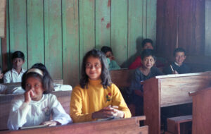 3 AUTOR, alumno, Camba rembe (Esc. de San Pedro), clase, concentracion, Fe y Alegria, Fe y Alegría < JESUITAS (OBRAS), grupo, J.M.Blanch, JESUITAS (OBRAS), Neg Color 35 mm, niña < niñez, retrato espontaneo, WEB < Pueblos de las Reducciones 2 SOPORTE ORIGINAL, 3 AUTOR, CANTIDAD, Camba rembe (Esc. de San Pedro), Centros, Colegio, EDAD, EDUCACION FORMAL, Escuela, Fe y Alegria, Fe y Alegría, J.M.Blanch, JESUITAS (OBRAS), Neg Color 35 mm, PERSONA, Pueblos de las Reducciones, RETRATO, WEB, alumno, clase, concentracion, grupo, niña, niñez, retrato espontaneo